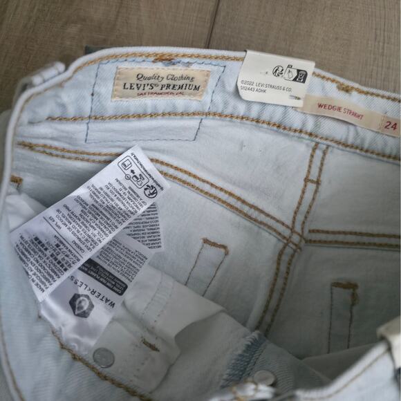Levi's Wedgie Straight Ankle Light Wash Button Fly Jeans Women Sz 24 x 28 - Picture 10 of 15